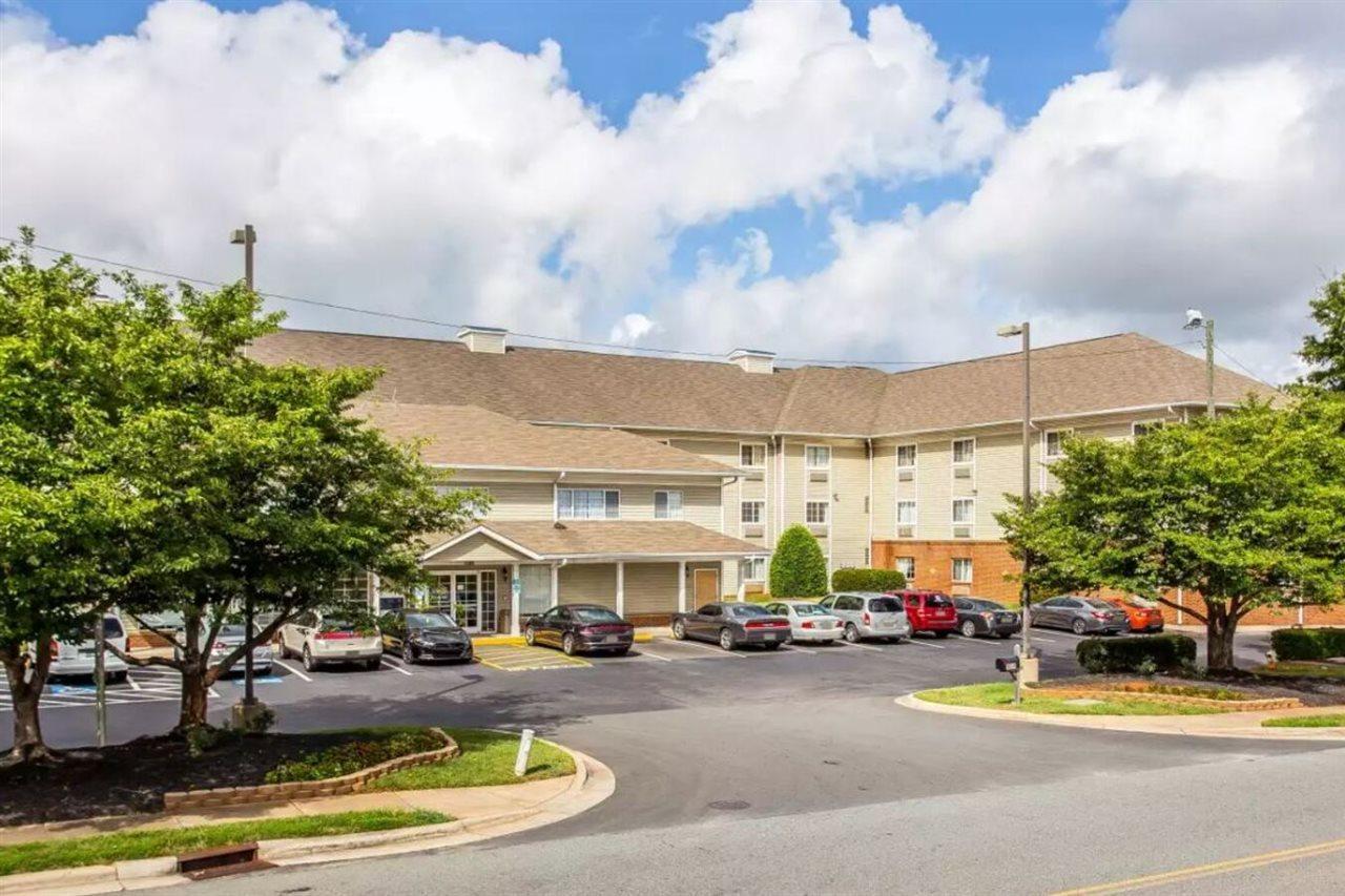 Suburban Studios Near University Of North Carolina-Charlotte Exterior photo